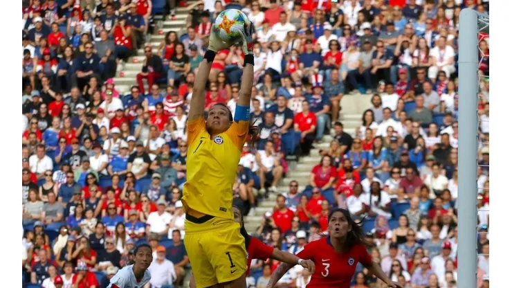 Endler se queda con el balón ante Estados Unidos (Foto: Agencia Uno)
