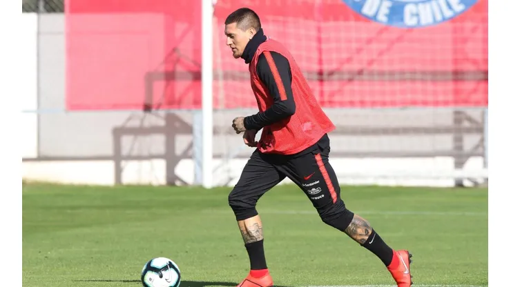 El exjugador de la Universidad Católica está disponible para el debut.