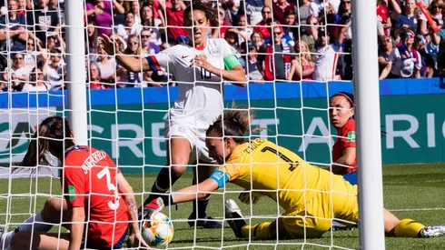 Endler le quita el gol a Lloyd