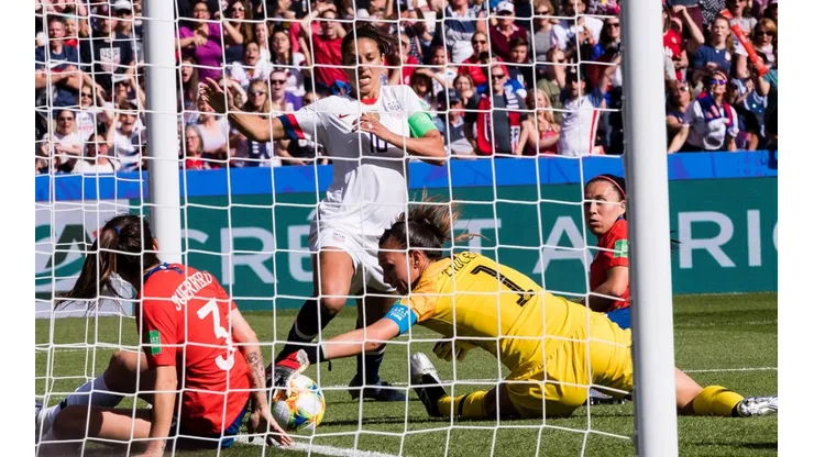 Endler le quita el gol a Lloyd