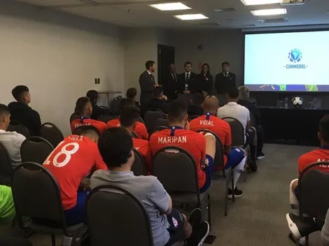 La Roja recibe charla de la Conmebol sobre las nuevas reglas y el VAR