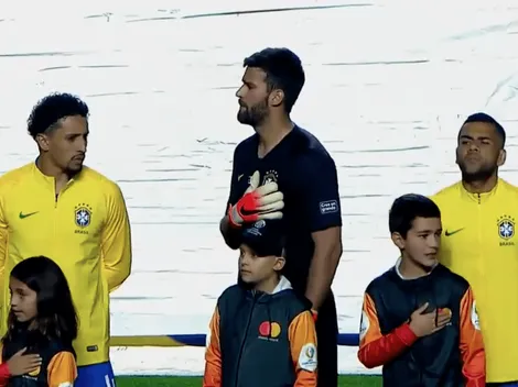 Brasileños imitan a los hinchas chilenos y cantan la mitad de su himno a capela