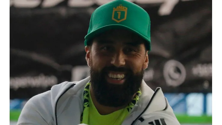 Claudio Bravo le saca el jugo a sus vacaciones