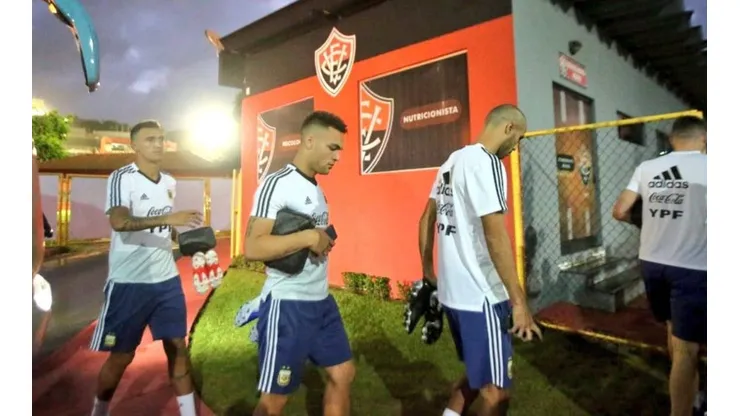 La selección argentina tuvo que parar su entrenamiento por algunos instantes por culpa de un helicóptero (Foto: Twitter Selección Argentina)