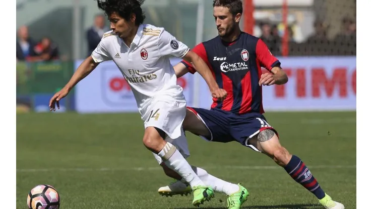 Matías Fernández defendiendo al AC Milan (Foto: Getty Images)