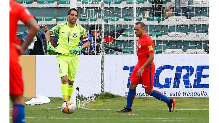 Claudio Bravo y Marcelo Díaz se mantienen en la polémica de la Roja
