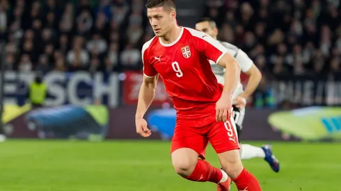 Jovic en un duelo contra Alemania