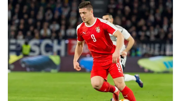 Jovic en un duelo contra Alemania