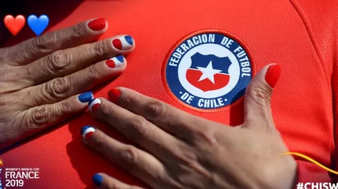 El himno chileno emocionó en el estreno mundialista