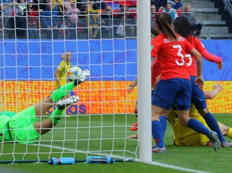 El mundo del fútbol elogia la actuación de Tiane Endler