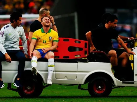 Arthur sale lesionado en un amistoso de Brasil y es duda para la Copa América