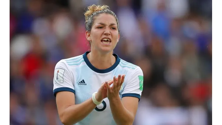 Aldana Cometti siguió en cancha pese al golpe de la japonesa (Foto: Getty Images)