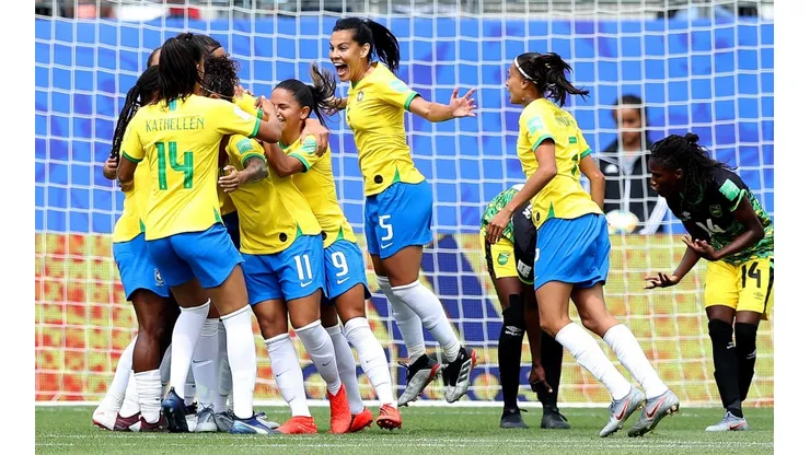 Brasil golea a Jamaica en su debut en el Mundial