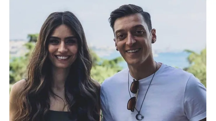 Ozil pagará las operaciones de mil niños para celebrar su boda