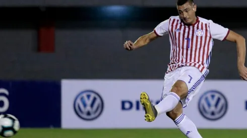 Óscar Cardozo anotó desde el punto penal el 1-0 sobre Honduras. (Foto: Twitter Selección de Paraguay)