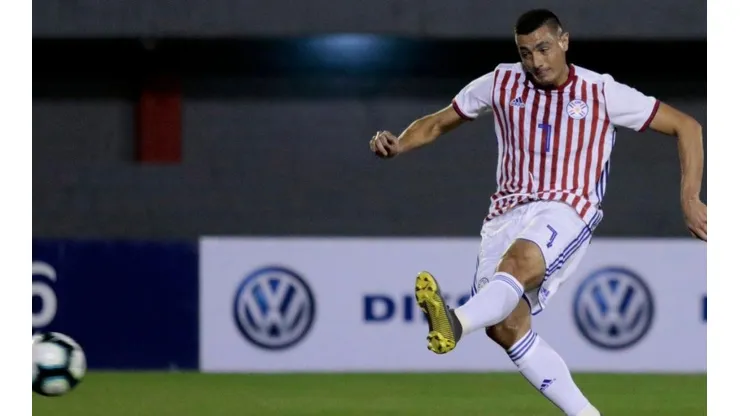 Óscar Cardozo anotó desde el punto penal el 1-0 sobre Honduras. (Foto: Twitter Selección de Paraguay)