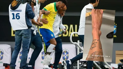 Neymar comparte su tobillo.