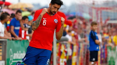 Guillermo Maripán anotando por la Roja (Foto: Agencia Uno)