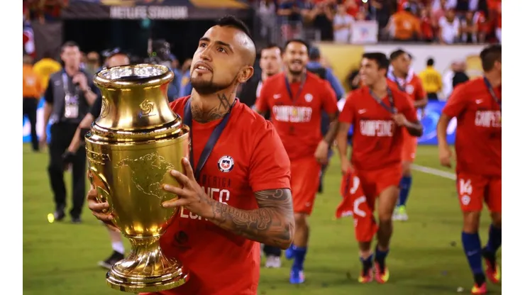 Arturo Vidal celebra la obtención de la Copa América Centenario. (Foto: Getty Images)
