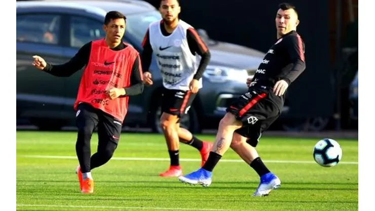 Alexis Sánchez entrenó a la par de sus compañeros en Juan Pinto Durán