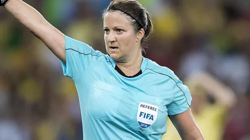 Mucha fuerza y las mejores energías para la réferi.
