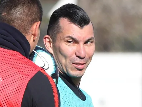 Cojera de Pitbull: Gary Medel sufre pinchazo y es la nueva alarma de la Roja