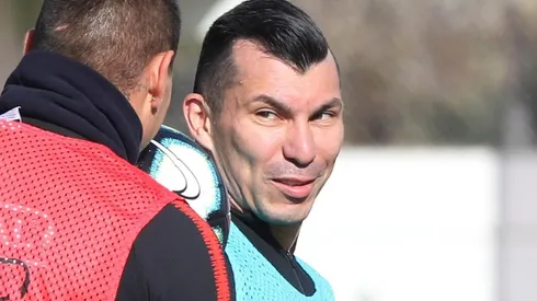 Gary Medel se hará exámenes este martes
