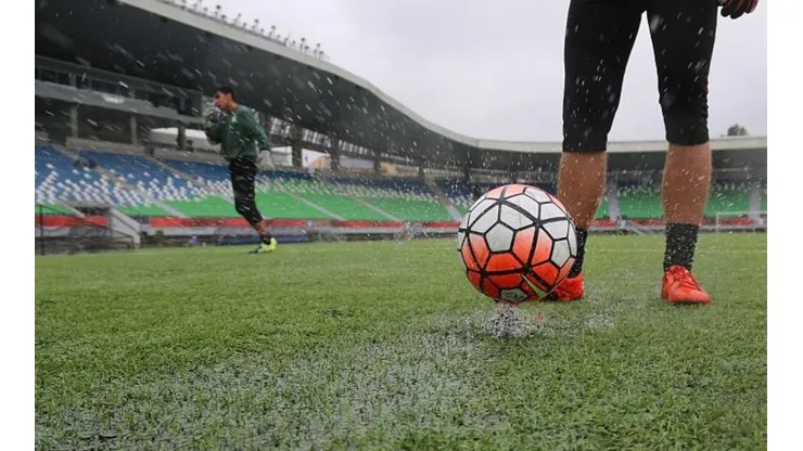 Lluvia en el estadio Chinquihue de Puerto Montt