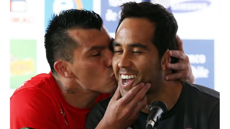 Los buenos momentos de Gary Medel y Claudio Bravo en la Roja