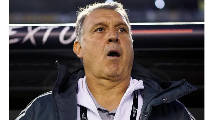 El Tata como DT de México ante Chile.