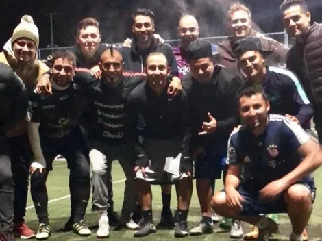 Vidal se juega una pichanguita con los amigotes antes de sumarse a la Roja