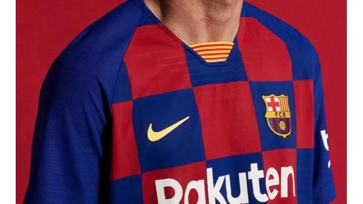 Barcelona presenta su nueva camiseta con los polémicos cuadros azulgranas