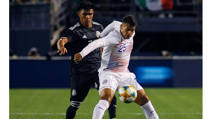 Iván Morales jugando por Chile ante México