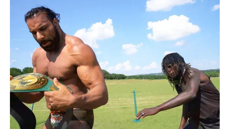R-Truth pierde y recupera el título 24/7 mientras jugaba golf
