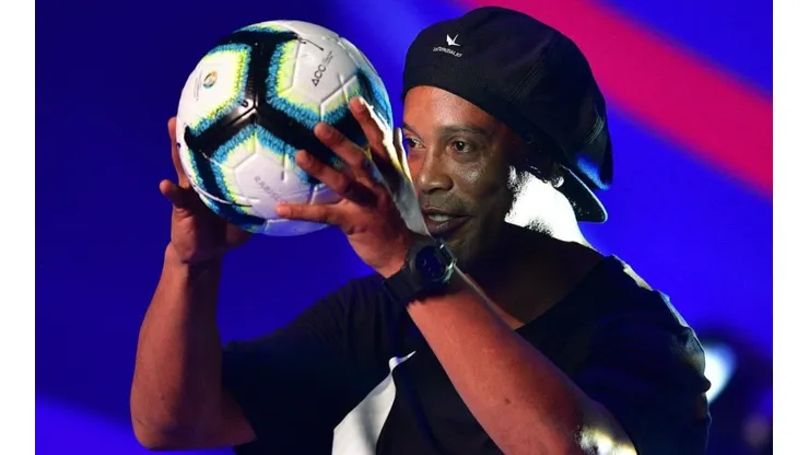 Ronaldinho fue el presentador oficial del balón de la Copa América