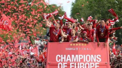 Un mar de gente desborda las calles de Liverpool para celebrar