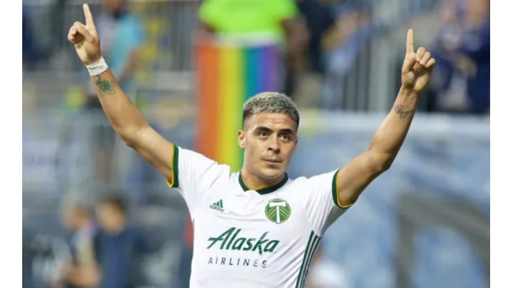 Brian Fernández anota un golazo de chilena