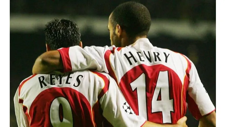 Thierry Henry junto a La Perla en Arsenal