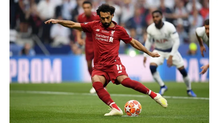 Liverpool abre la cuenta al minuto de juego con penal de Salah