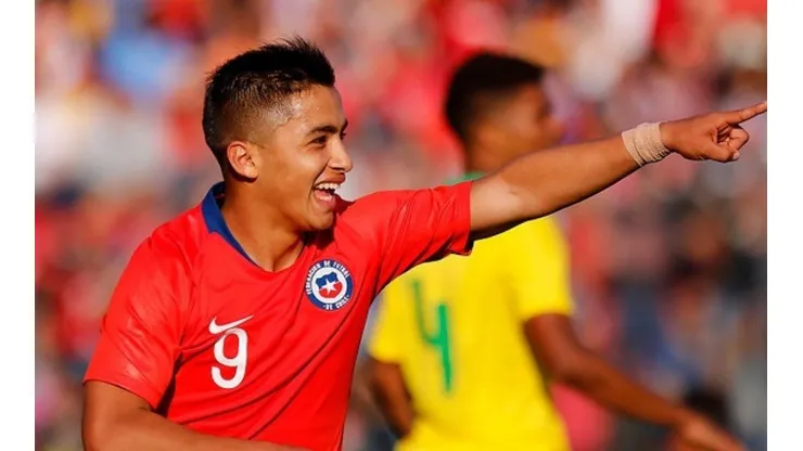 Nicolás Guerra jugando por la Selección Chilena