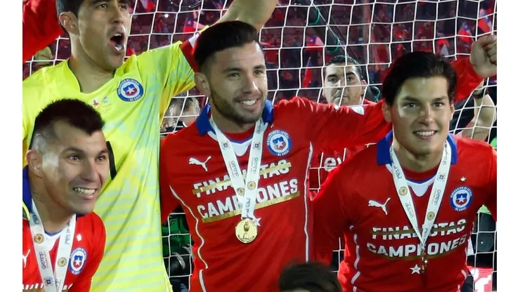 Eugenio Mena el día que recibió la medalla que lo acredita como campeón de América