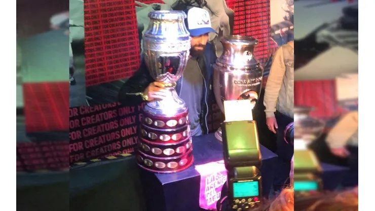 El arquero del City llegó a una actividad de Adidas.