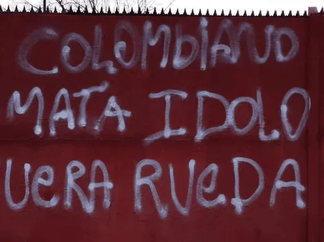 Le rayan el portón de Pinto Durán a Rueda y lo califican de "mata ídolos"