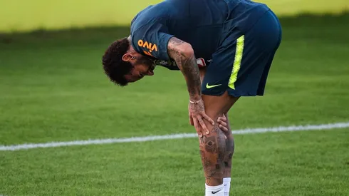 Todo mal para Neymar: Abandona entrenamiento y no será capitán de Brasil