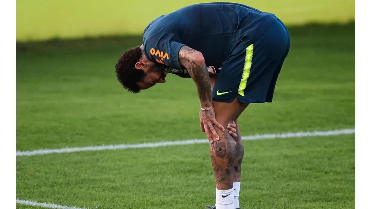 Todo mal para Neymar: Abandona entrenamiento y no será capitán de Brasil
