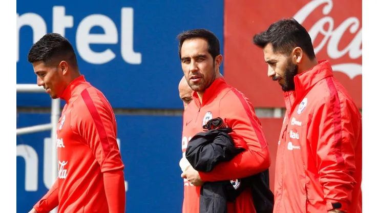 Brayan Cortés con Claudio Bravo en la selección chilena