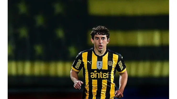 Mathías Corujo vuelve a las canchas después de un año