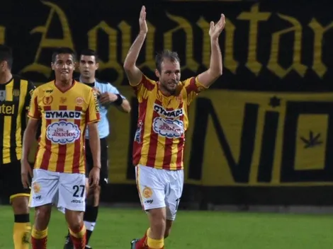 Riquero no pierde el gol en Uruguay y le anota un doblete a Peñarol