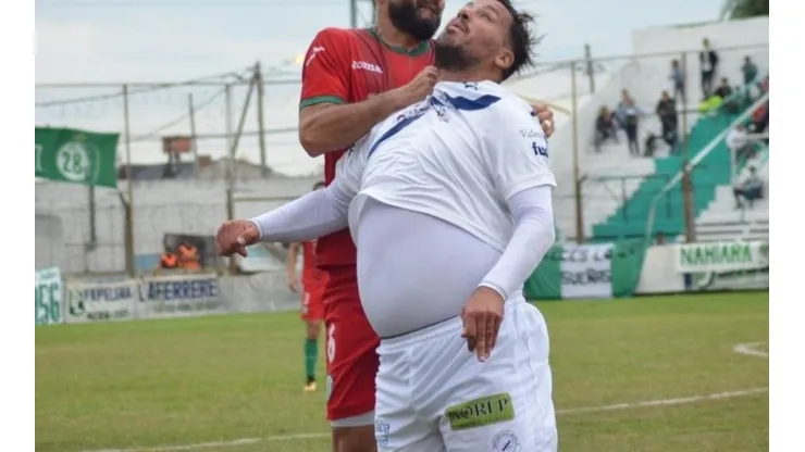 Mala leche: Publican foto donde queda en evidencia la "guata" de Fabbiani