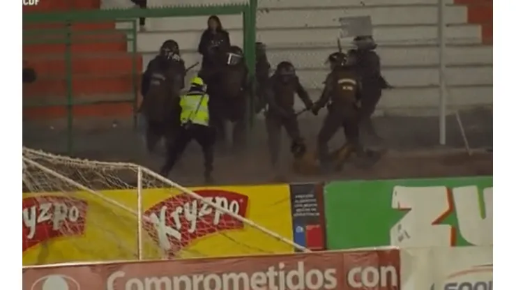 Cabros mal portados fueron violentamente repelidos por Carabineros